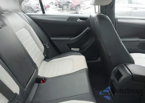 2016 Volkswagen Jetta 1.8T Sport z USA, uszkodzony, nr VIN 3VWD17AJ3GM386447